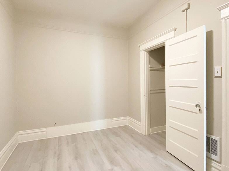 Building Photo - 527 Union St