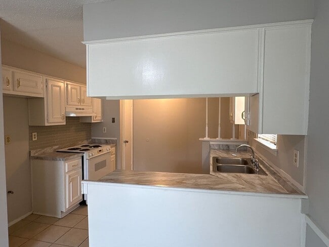 Building Photo - Freshly Transformed 3 bedroom home - Open To Section 8