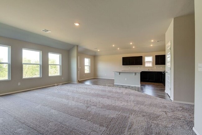 Building Photo - 755 Foxtail Dr