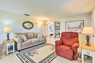 Building Photo - 896 S Venice Blvd