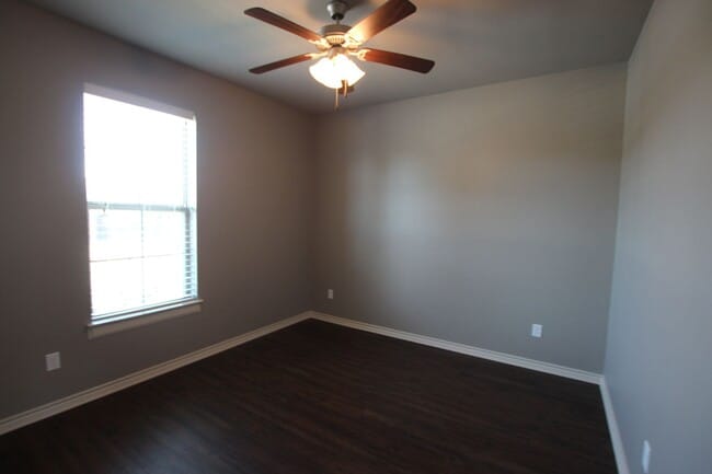 Building Photo - Beautiful 3 Bedroom 2 Bath Coming Soon in ...