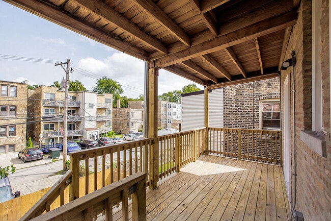 Building Photo - 2648 W Lunt Ave