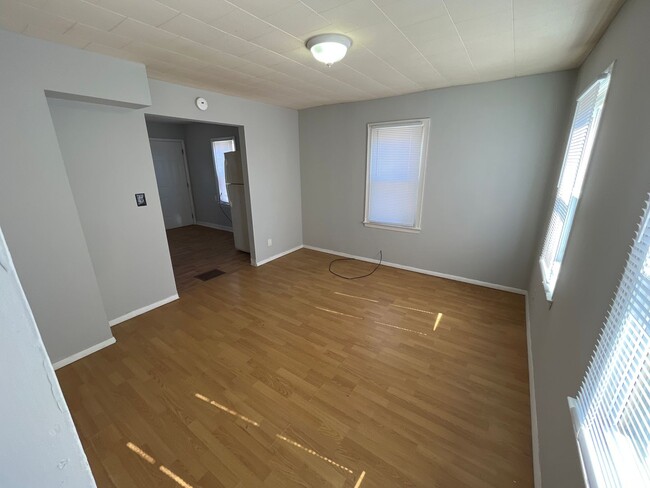 Building Photo - Spacious Single Family Home with large bac...