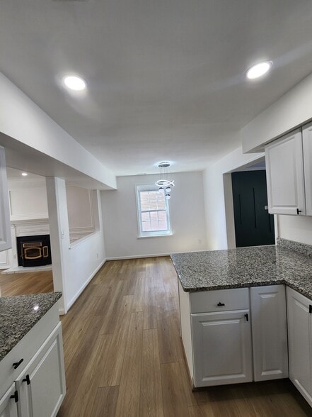 Building Photo - 1206 Caldwell Ct S