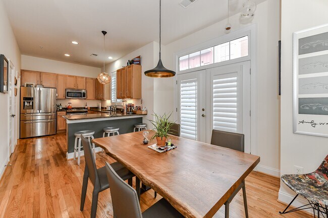 Building Photo - 332 Magnolia Ave