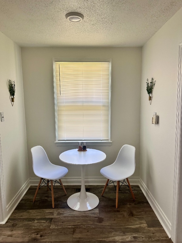 Building Photo - 1917 Bragg St