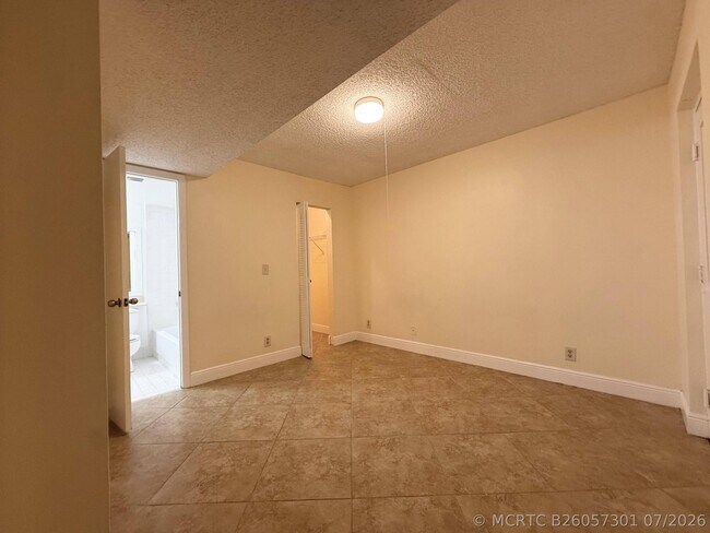 Building Photo - 9777 Westview Dr