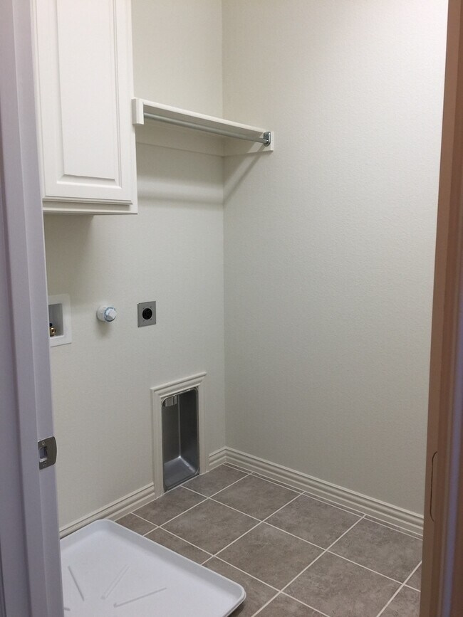 Building Photo - GORGEOUS 3 BEDROOM TOWNHOUSE LOCATED IN VILLAS AT STONEGATE IN MCKINNEY!