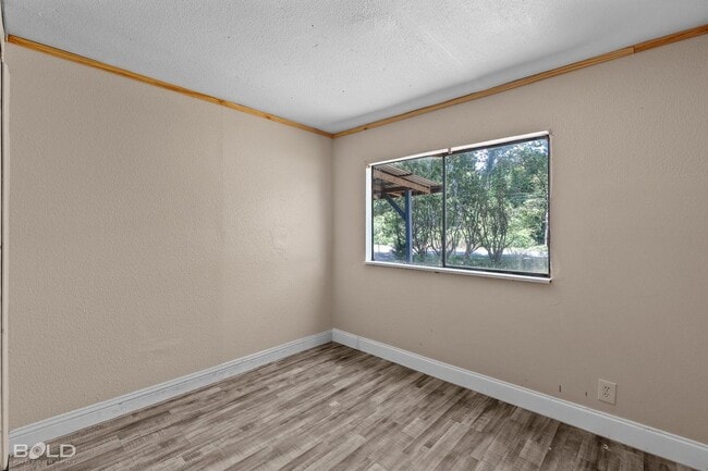 Building Photo - 4321 Ridgeway Ave