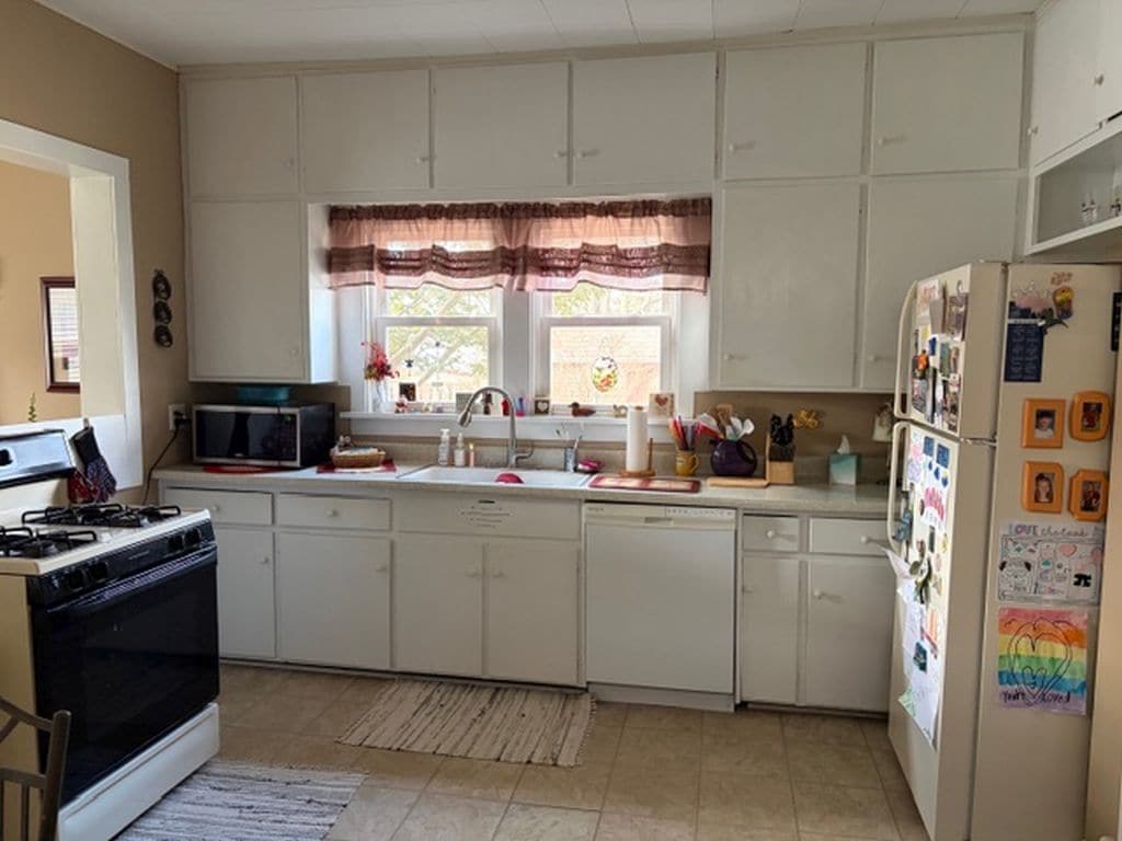 Building Photo - 23903 W Ottawa St