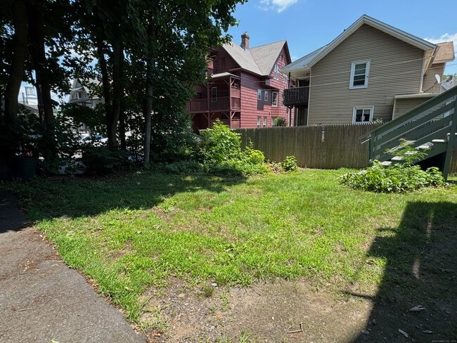 Building Photo - 17 Hillside Ave