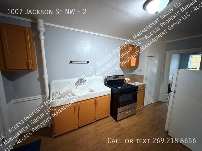 Building Photo - 1007 Jackson St NW