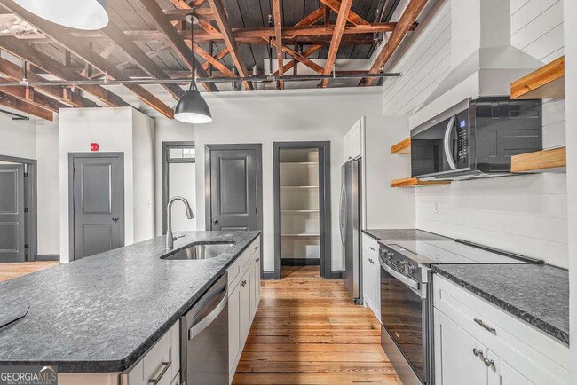 Building Photo - 13 Greenville St S