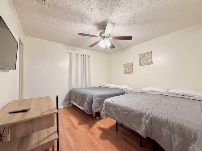 Building Photo - 200 Martingale