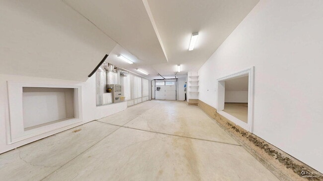 Building Photo - Charming, Renovated 3BR + Sunroom / 3.5 BA...