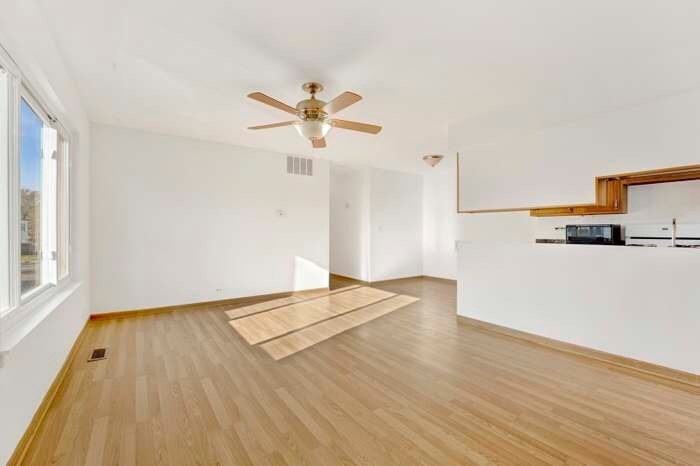Building Photo - 1417 Cove Dr