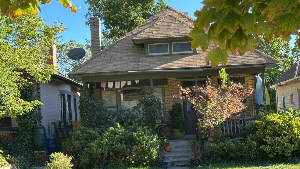 Building Photo - 1136 E Laird Ave