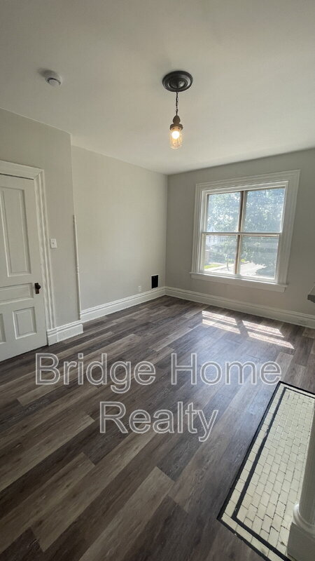 Building Photo - 401 N McKean St