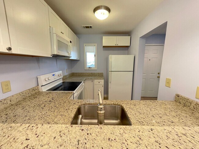 Building Photo - Mill Creek - Updated 2br 2ba garden-style ...