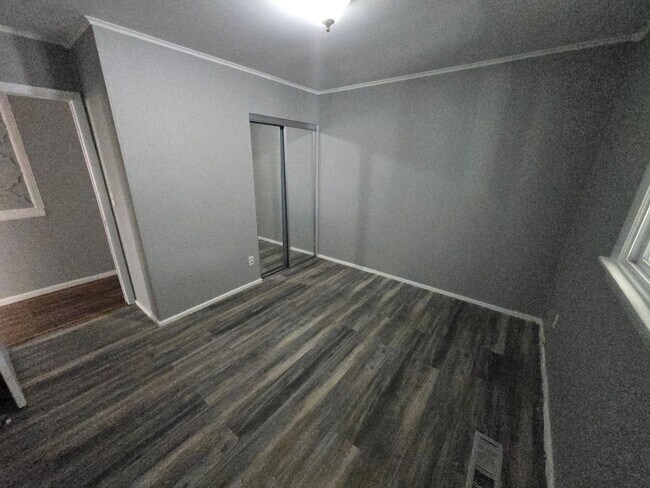 Building Photo - 4 Bd 1.5 Bath Single Family House in Hyde Park Available 12/1