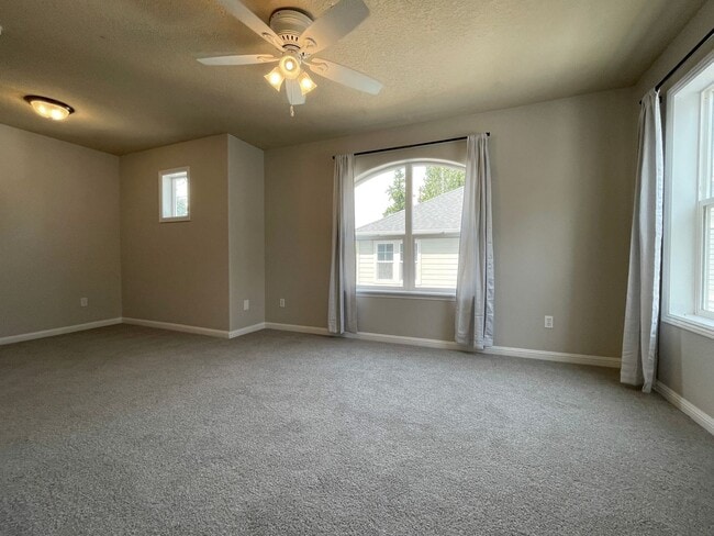 Building Photo - 9322 N Macrum Ave