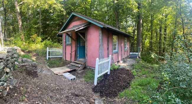 Building Photo - 37 Orchard Dr