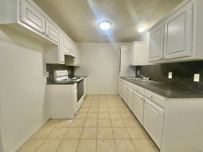 Building Photo - 519 42nd St