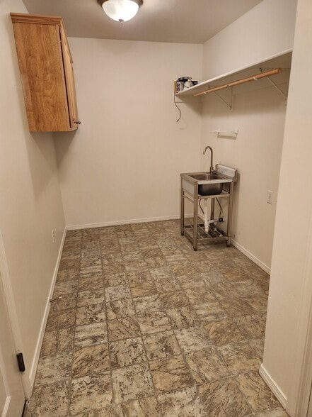 Laundry Mud Room - 411 Federation Rd