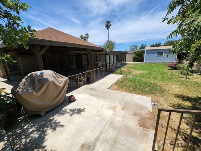 Building Photo - Excellent home on large lot for lease!