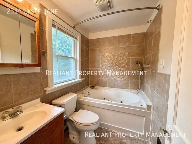 Building Photo - 2316 Lysle Ln