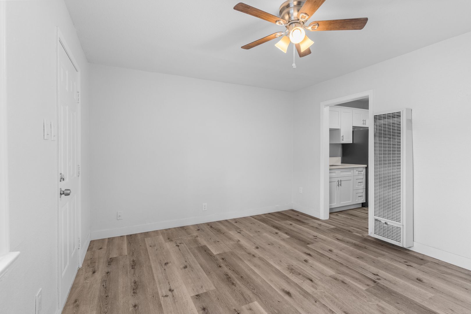 Building Photo - 2652 E 15th St