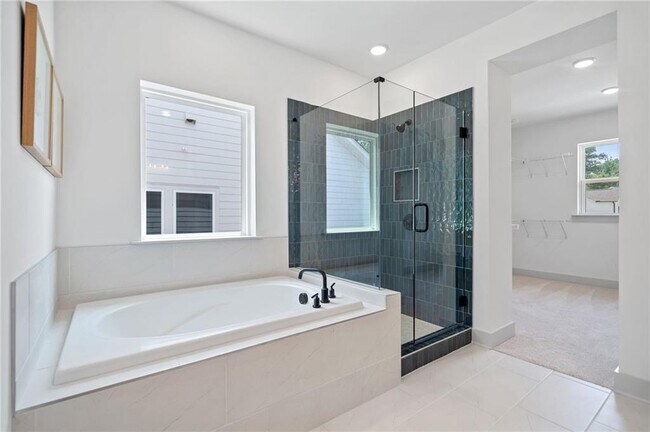 Building Photo - 461 Maypop Ln