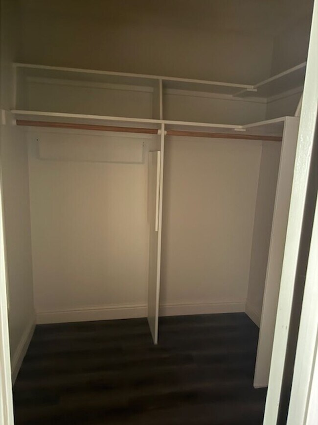 Building Photo - LOVELY, SPACIOUS UPSTAIRS CONDO!