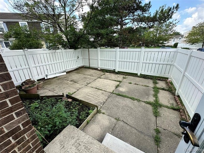 Building Photo - 41729 Broquet Dr