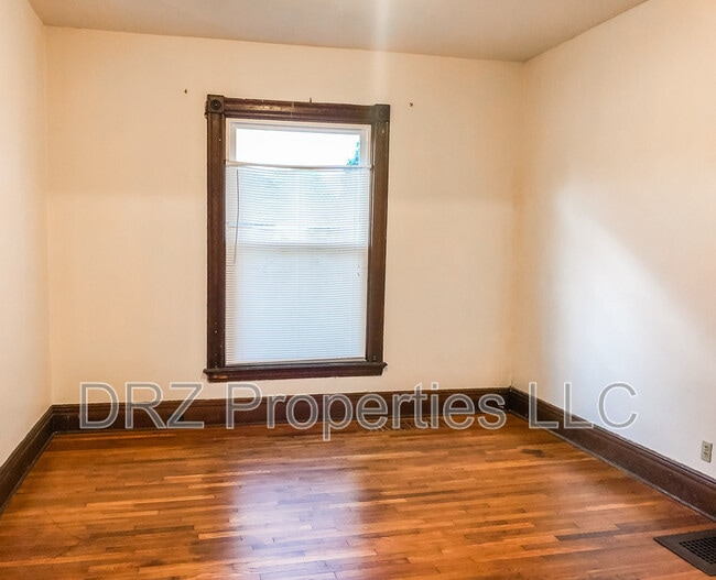 Building Photo - 1012 Bridge St NW