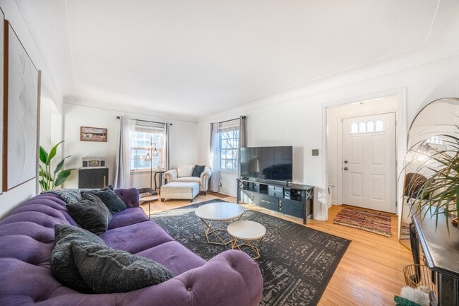 Building Photo - 4249 18th Ave S