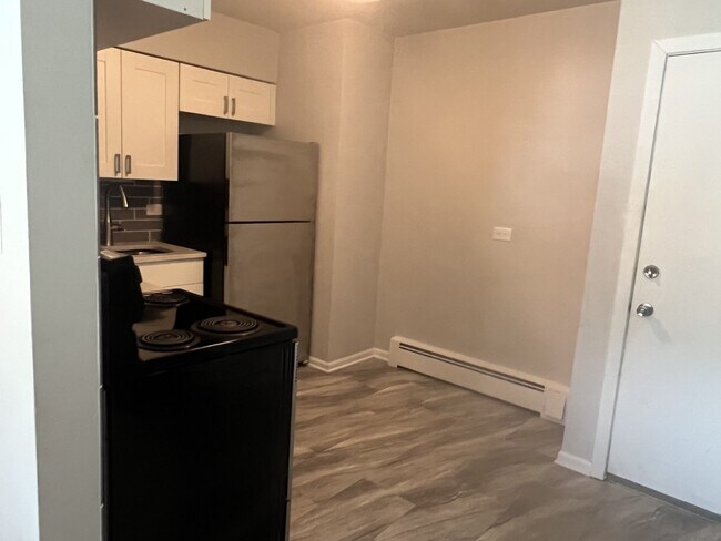 Building Photo - 7638 W North Ave