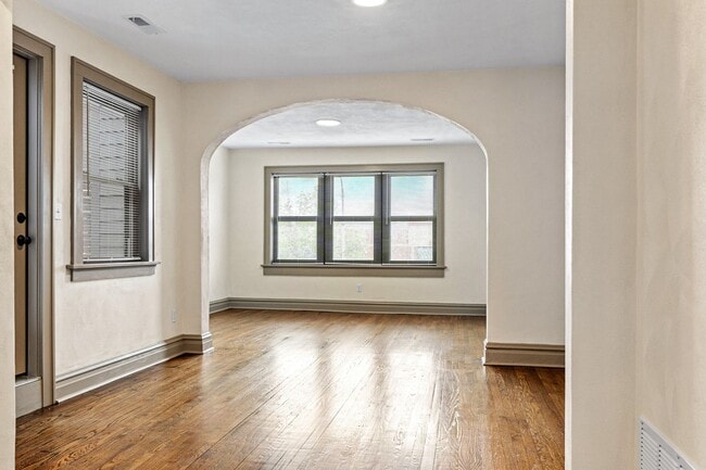 Building Photo - 3805 S Kingshighway Blvd