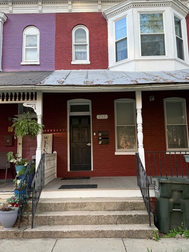 Building Photo - 737 Linden Ave
