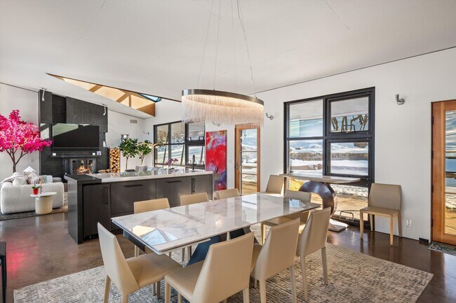 Building Photo - 2700 Juniper Hill Rd