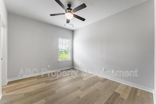 Building Photo - 3305 SW Hillstone Ave
