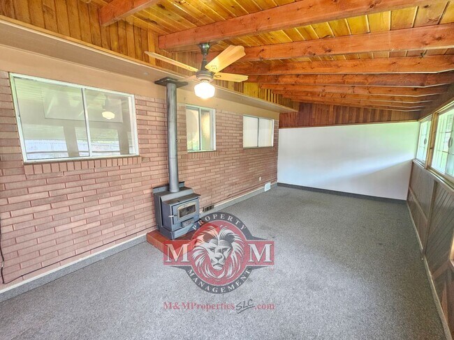 Building Photo - Spacious 5 Bd 3 Ba Home Cottonwood Heights