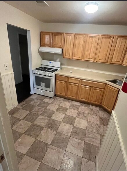 Building Photo - 288 College Dr