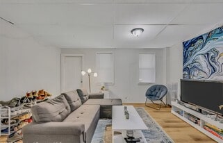 Building Photo - 609 Moir Ct