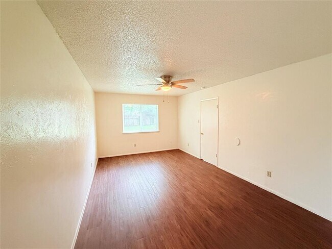 Building Photo - 10904 Meadgreen Ct