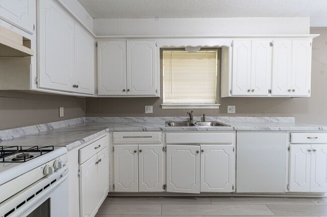 Building Photo - Rent to Own in Midwest City!