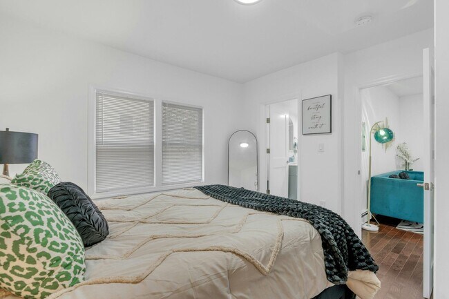 Building Photo - 196 2nd St