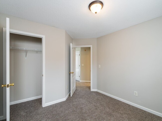 Building Photo - 2 Bedroom 2 Bath Townhome with Unfinished Basement