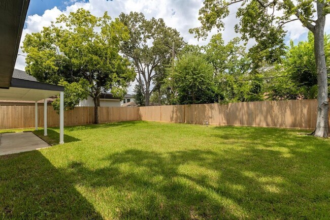 Building Photo - 7414 Janak Dr