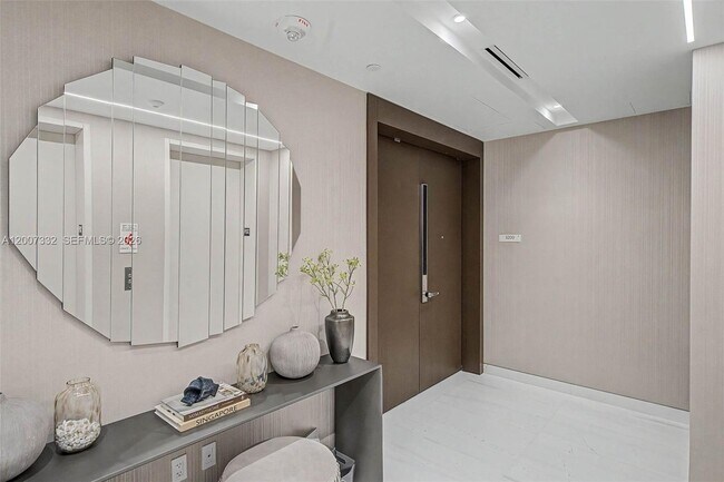 Building Photo - 300 Biscayne Blvd Way